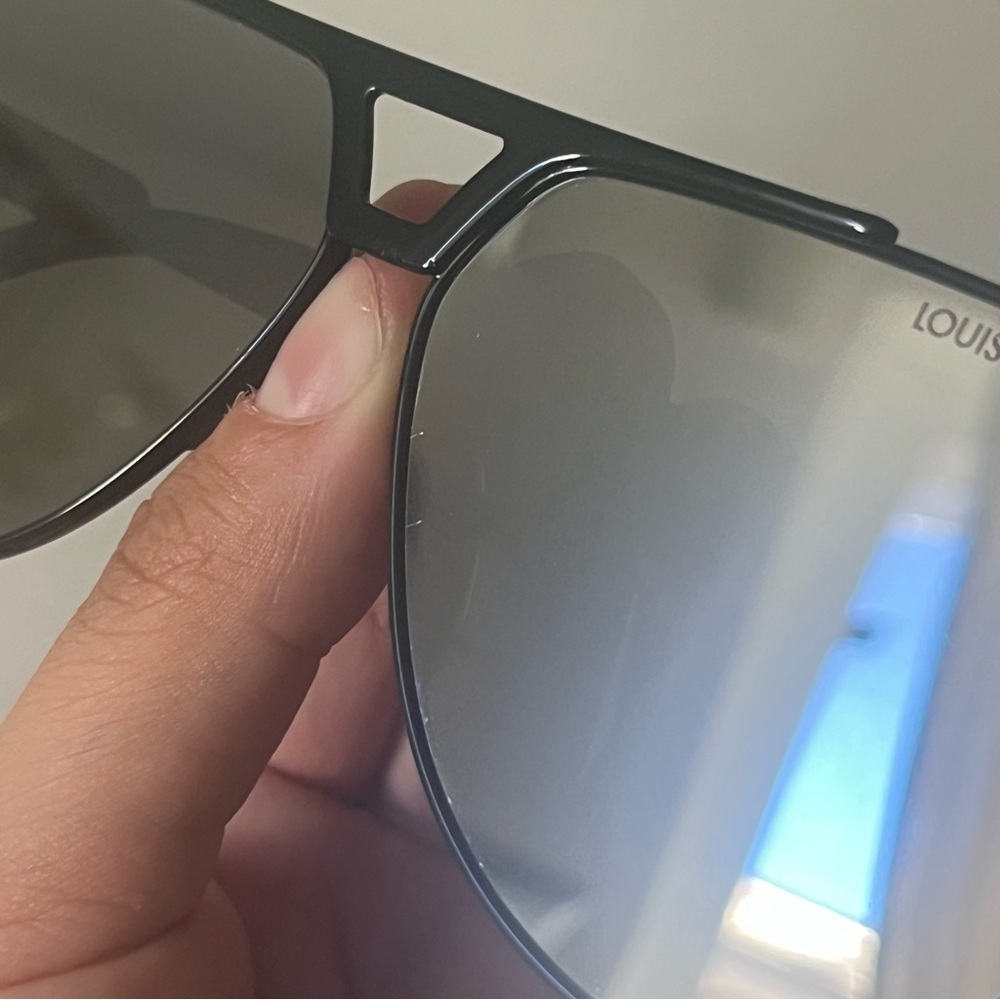 Louis Vuitton Aviator sunglasses - Picture 8 of 9